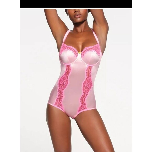 SKIMS stretch satin lace balconette brief COLOR CHERRY BLOSSOM MULTI SIZE Small - Picture 2 of 3